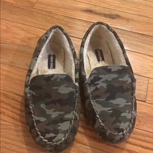 Lands' End Green Camouflage Moccasin Slippers
